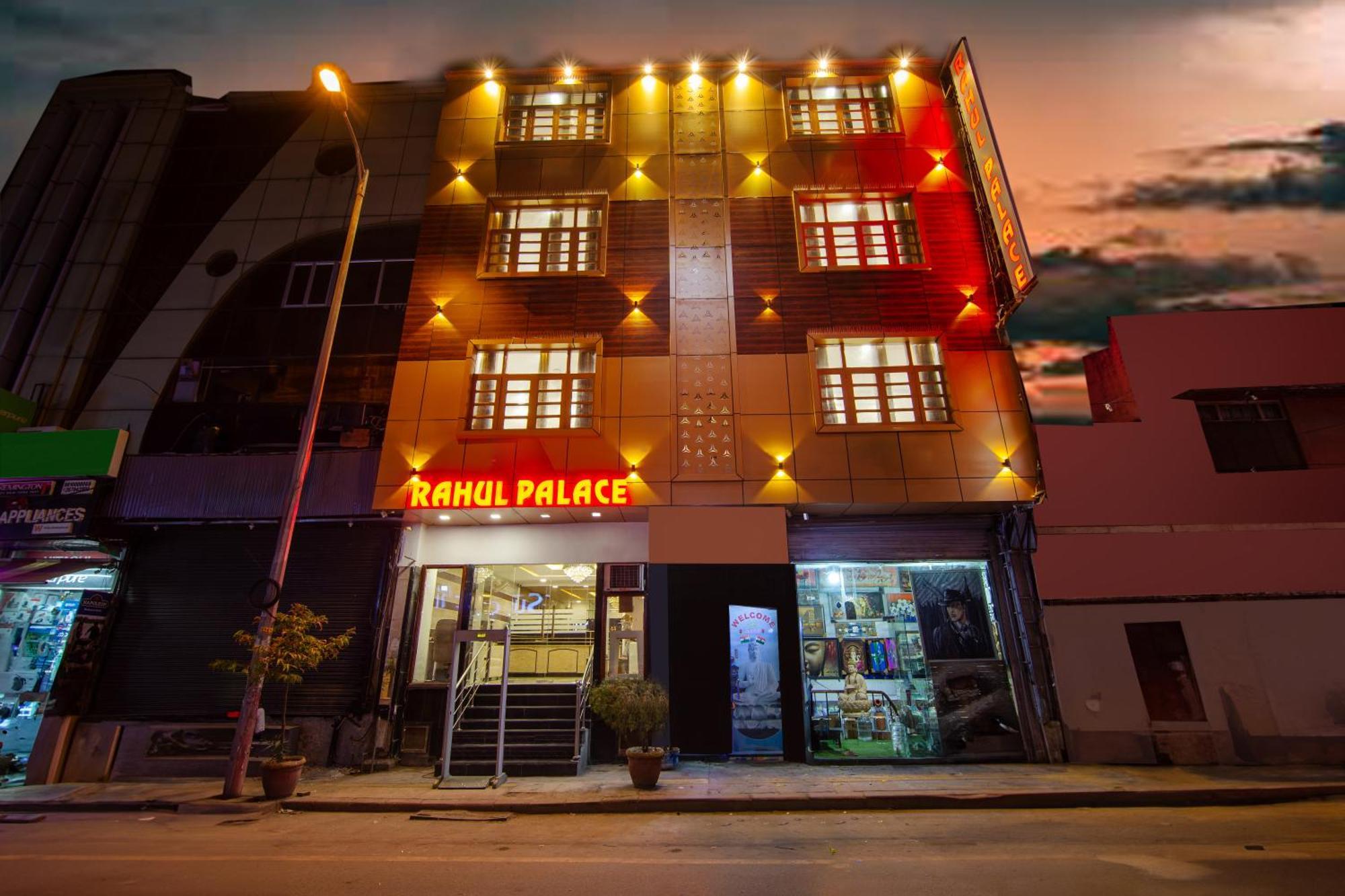 Rahul Palace By Golden Tree Near Metro Station And Ajmal Khan Market New Delhi Exterior photo