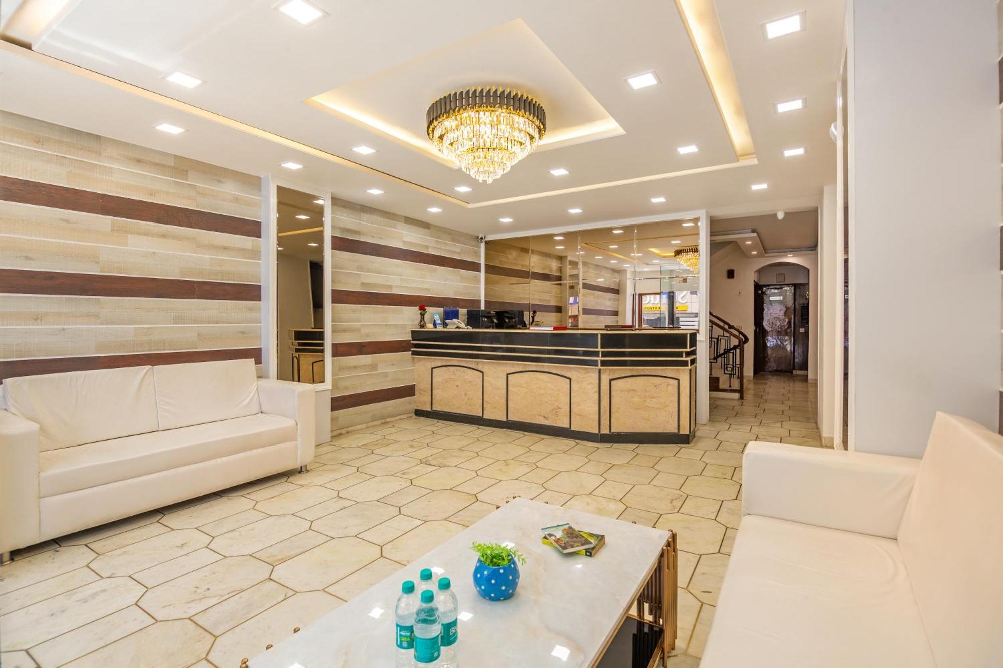 Rahul Palace By Golden Tree Near Metro Station And Ajmal Khan Market New Delhi Exterior photo