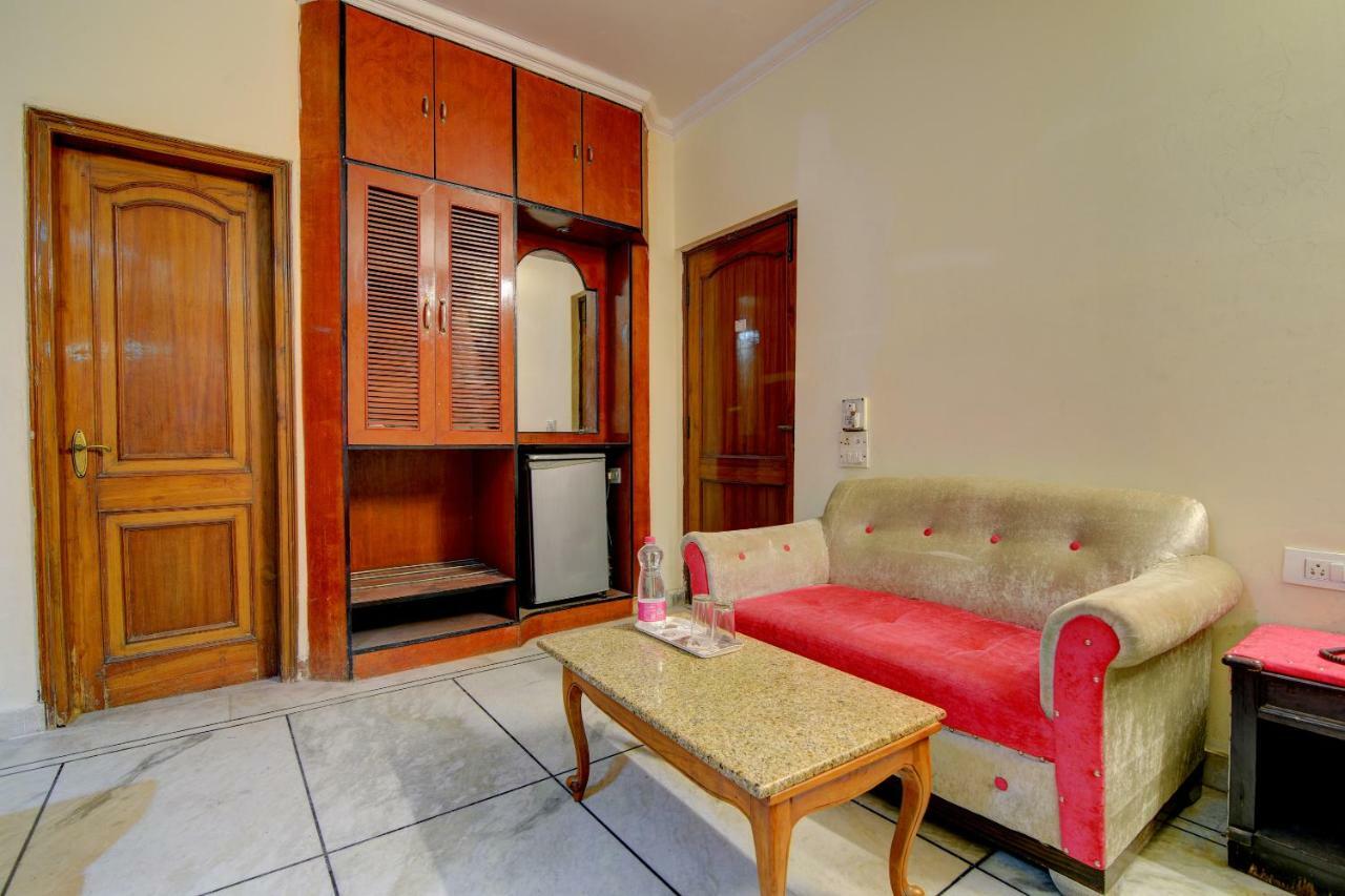 Rahul Palace By Golden Tree Near Metro Station And Ajmal Khan Market New Delhi Exterior photo