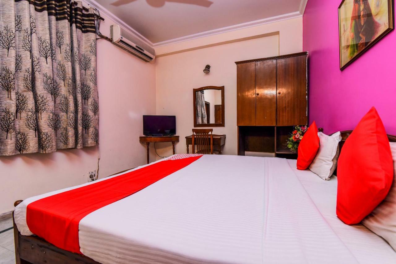 Rahul Palace By Golden Tree Near Metro Station And Ajmal Khan Market New Delhi Exterior photo