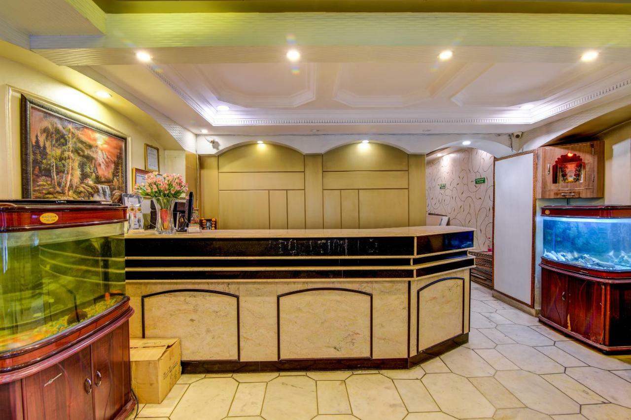 Rahul Palace By Golden Tree Near Metro Station And Ajmal Khan Market New Delhi Exterior photo