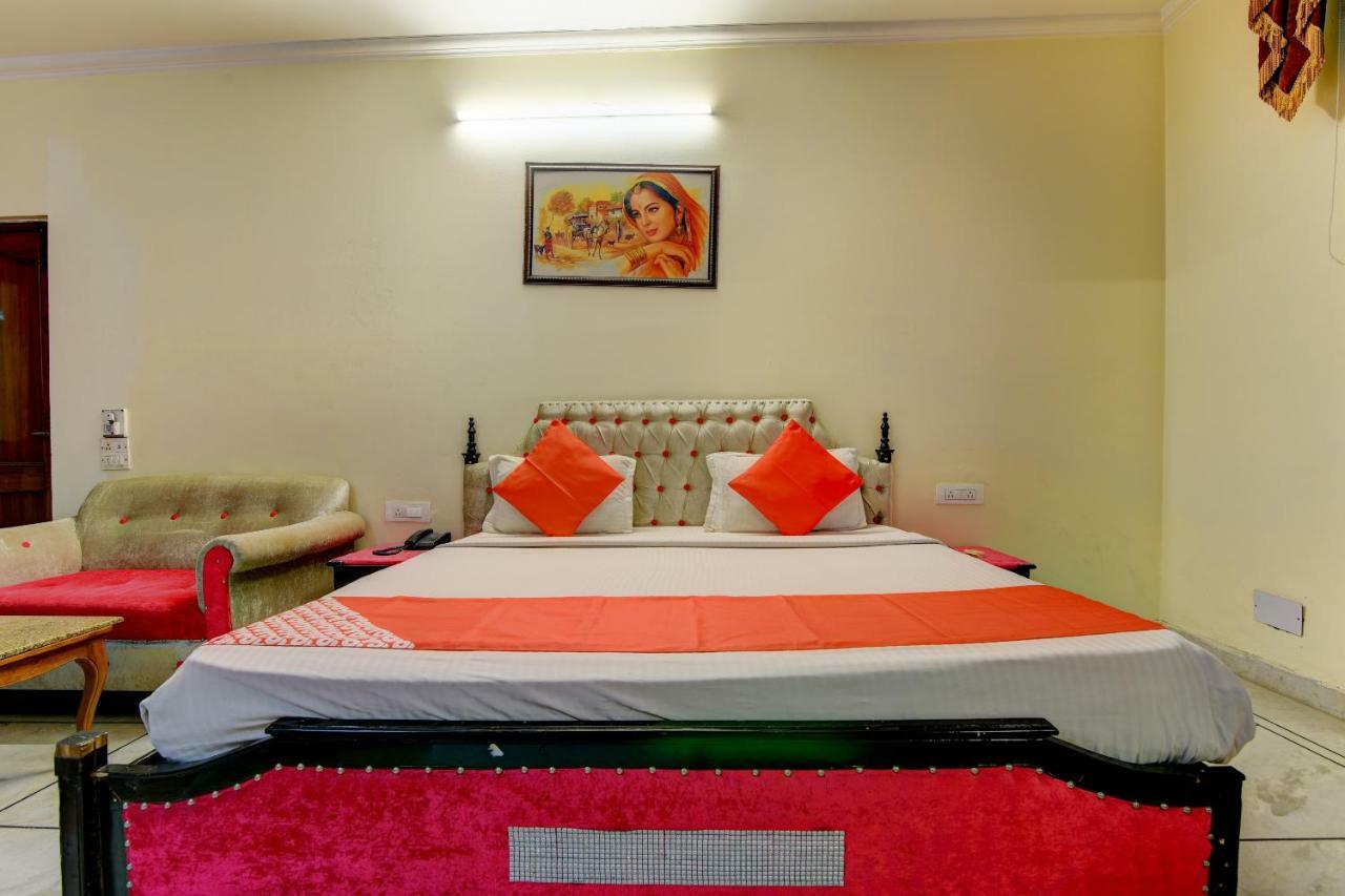 Rahul Palace By Golden Tree Near Metro Station And Ajmal Khan Market New Delhi Exterior photo